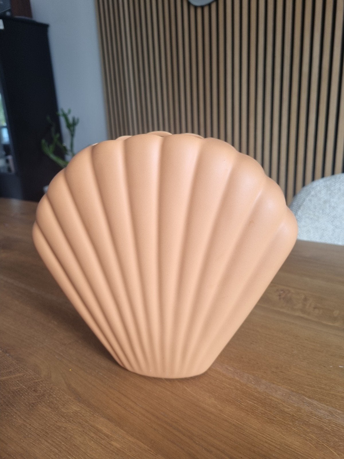 HK living schelpen vaas terra kleur €11, Ophalen of Verzenden