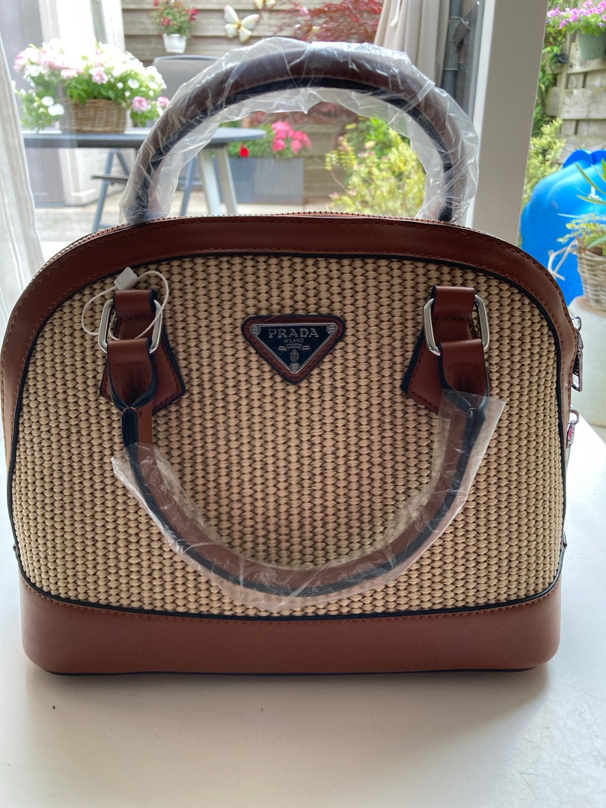 Stijlvolle Handtas met Rieten Look en Bruine Details, Sieraden, Tassen en Uiterlijk, Tassen | Damestassen, Ophalen of Verzenden