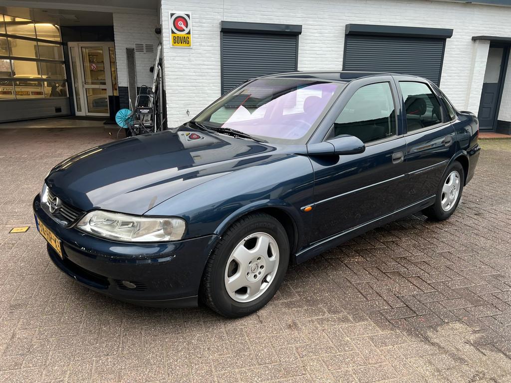 Opel Vectra 1.6-16V Business Edition Automaat / Clima, Auto's, Opel, Gebruikt, Zwart, 4 cilinders, Blauw
