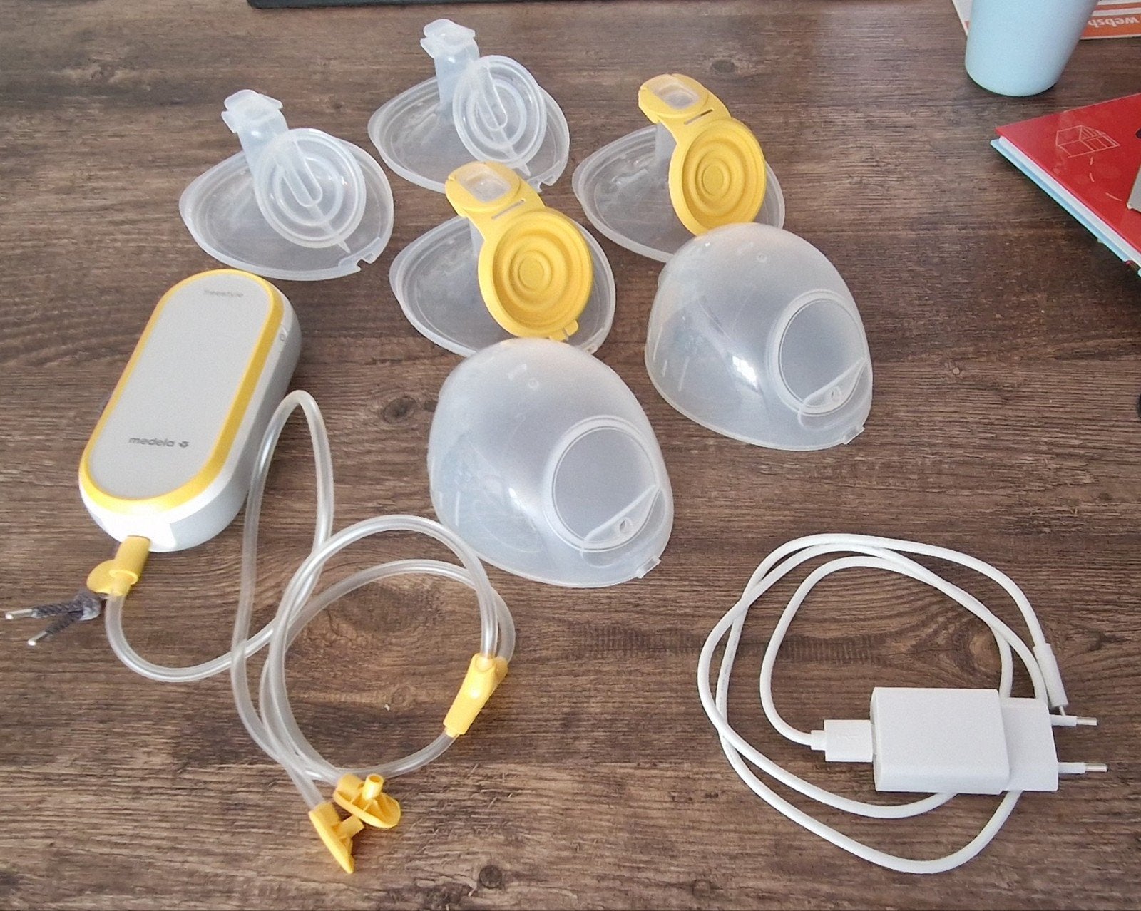 Medela Freestyle Hands-free dubbele elektrische borstkolf, Ophalen of Verzenden, Zo goed als nieuw