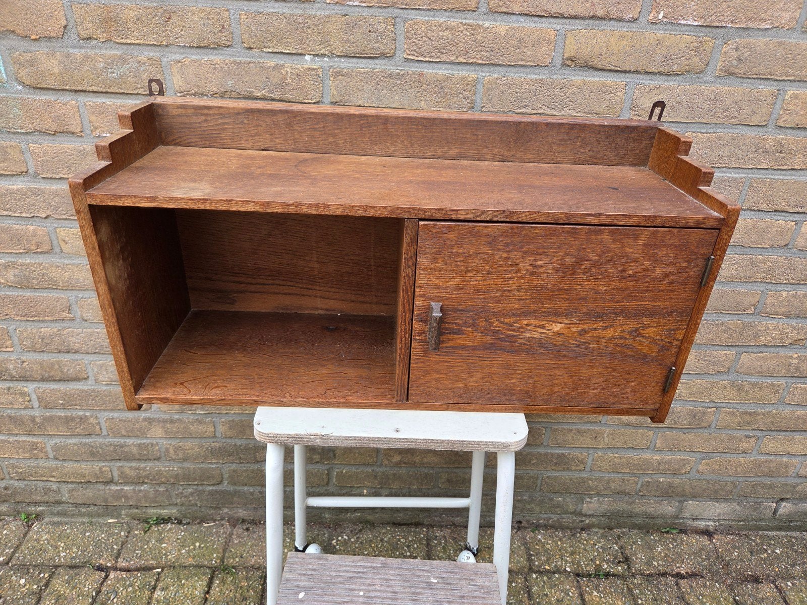 Houten hangkastje met opbergruimte, Antiek en Kunst, Ophalen