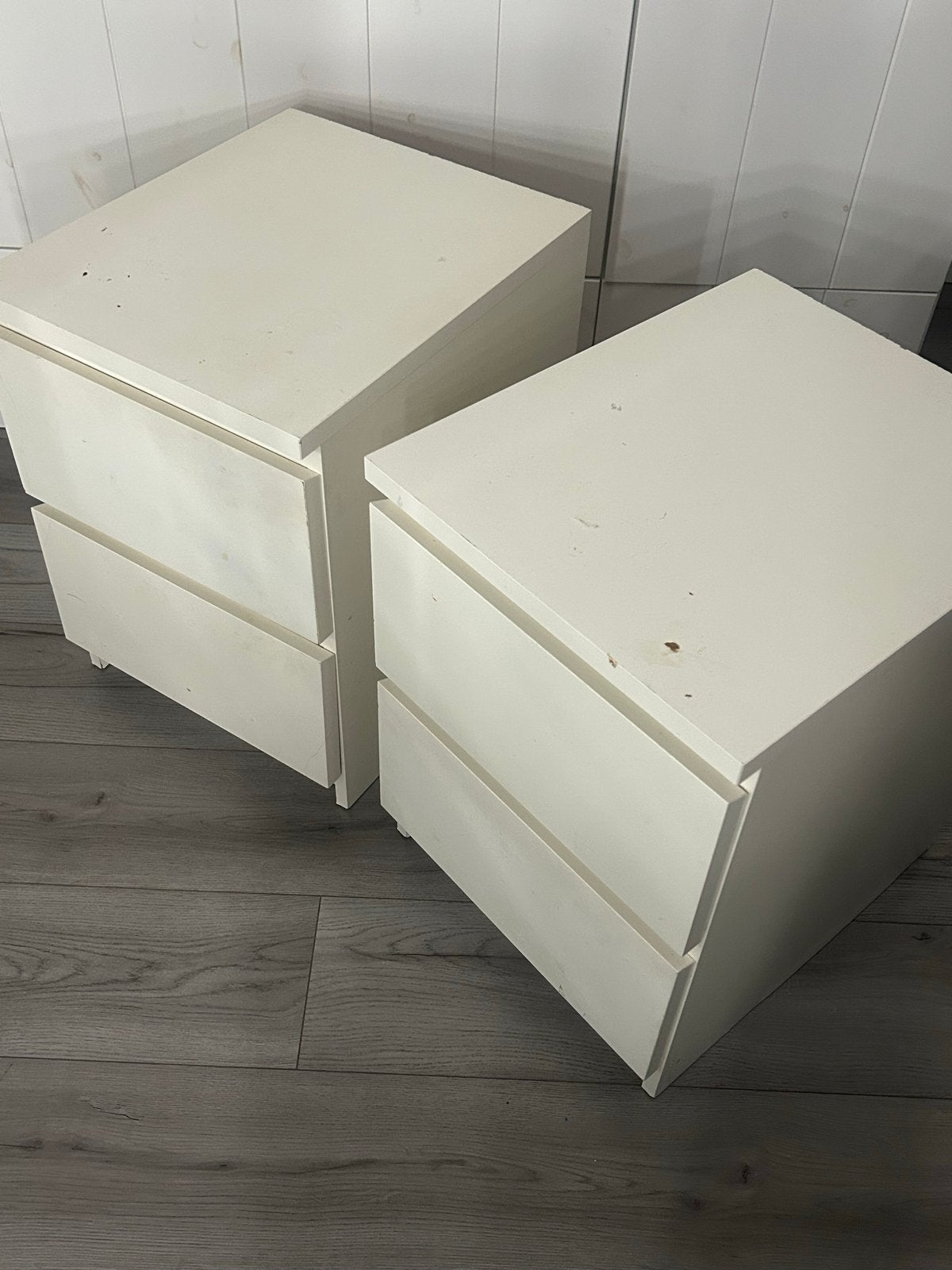 Foto 3 van Twee witte nachtkastjes met twee lades (ook per stuk)