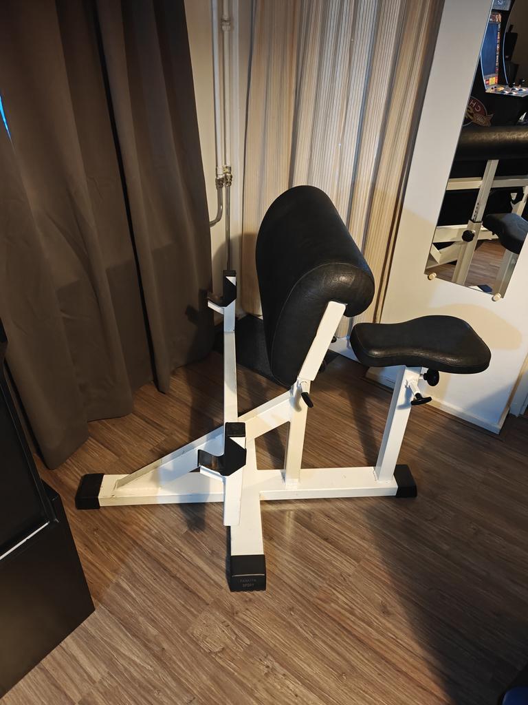 Panatta preacher curl bankje in zeer goede staat, Sport en Fitness, Fitnessmaterialen, Ophalen, Zo goed als nieuw, Armen, Fitnessbank