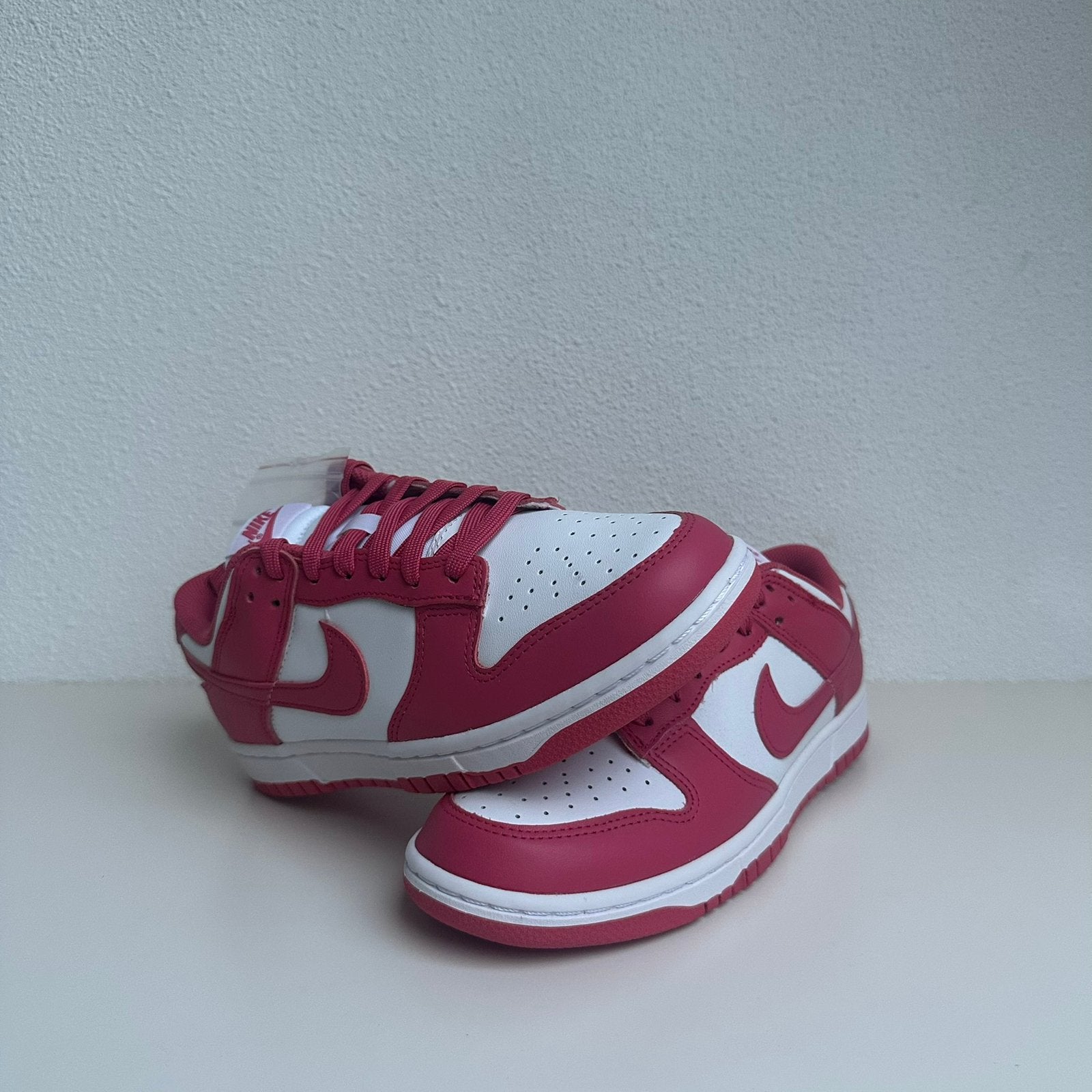 Nike Dunk Low Archaeo Pink Maat 38.5 - 39 - 40,5, Ophalen of Verzenden, Nieuw, Roze, Sneakers of Gympen
