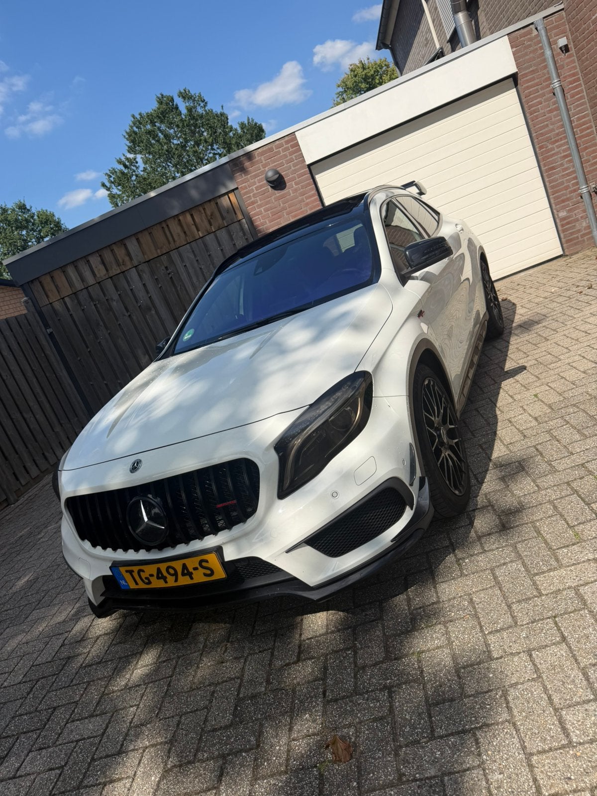 Mercedes-Benz GLA 45 AMG 2.0 4MATIC Edition 1 Milltek Pano, Auto's, Zwart, 4 cilinders, 360 pk, Wit