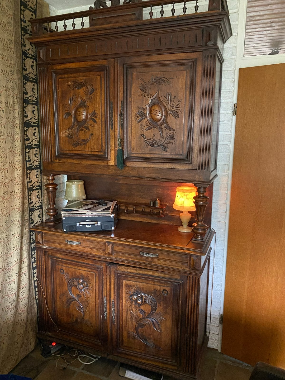 Gratis!!    Antieke houten kast met 4 deuren en 2 lades, Antiek en Kunst, Ophalen
