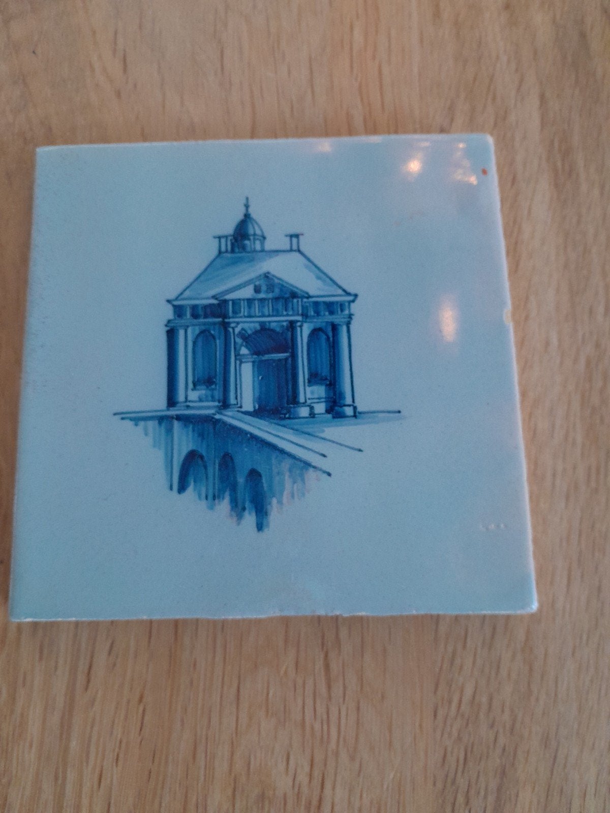 Delfts blauw tegeltje met gebouw, Antiek en Kunst, Ophalen of Verzenden