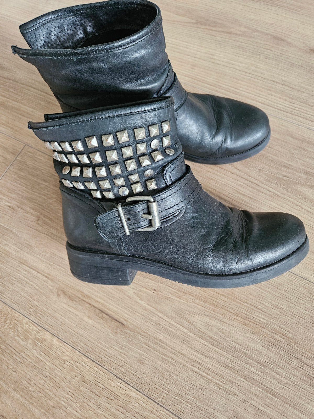 Leuke stoere boots, Zwart, Lage of Enkellaarzen, Ophalen of Verzenden, Zo goed als nieuw