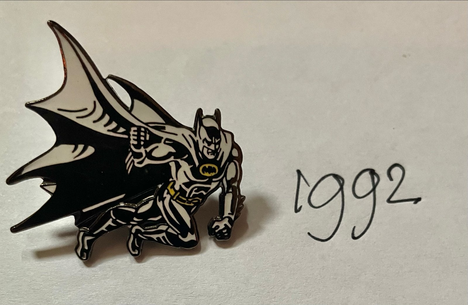 Batman Pin 1992 -, Ophalen of Verzenden, Zo goed als nieuw, Figuurtje, Speldje of Pin