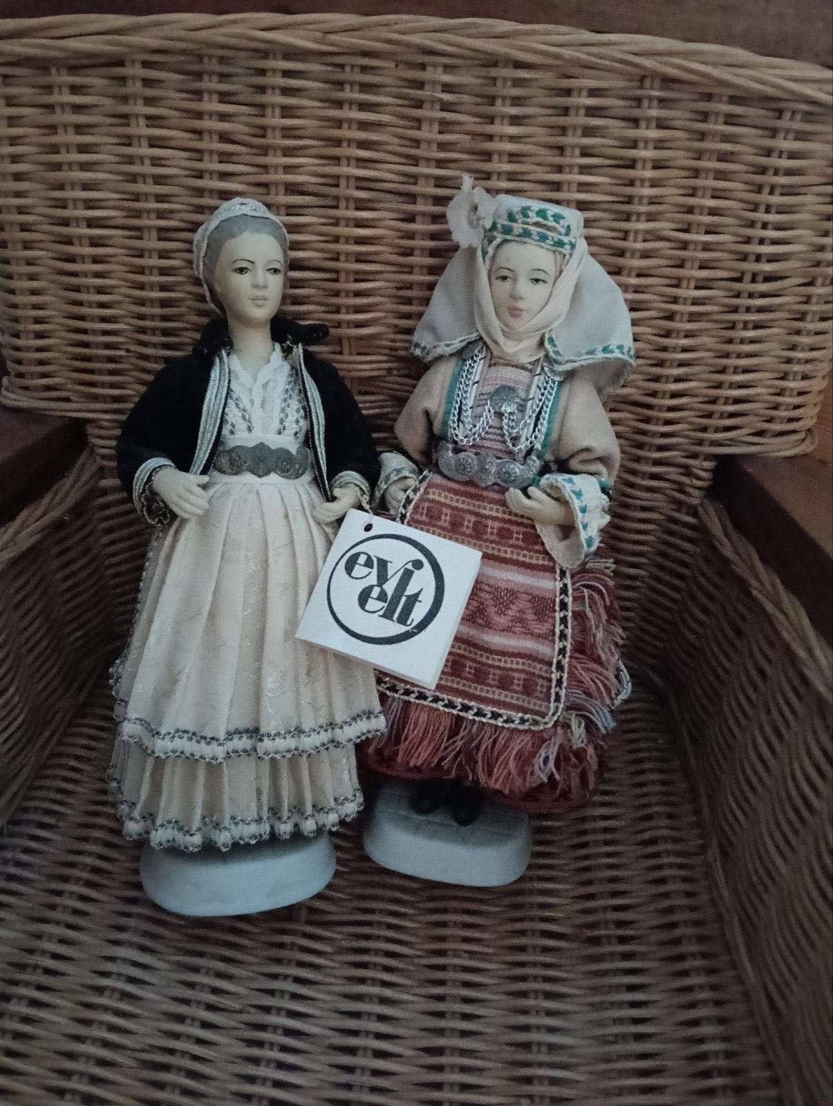 2 Vintage Poppen in Klederdracht - Handgemaakt, Ophalen of Verzenden, Gebruikt, Pop