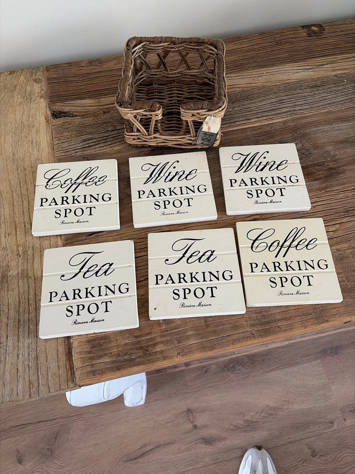 Riviera Maison onderzetters met mandje - Coffee, Tea, Wine, Hout, Gebruikt, Ophalen of Verzenden, Landelijk