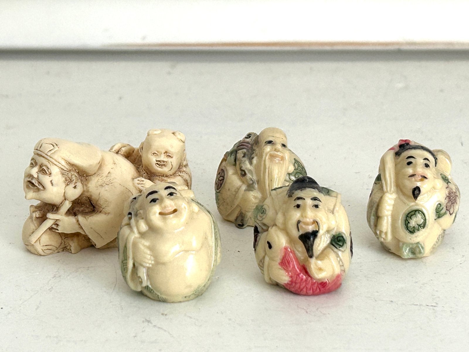 Vijf Japanse beeldjes Netsuke's, Ophalen