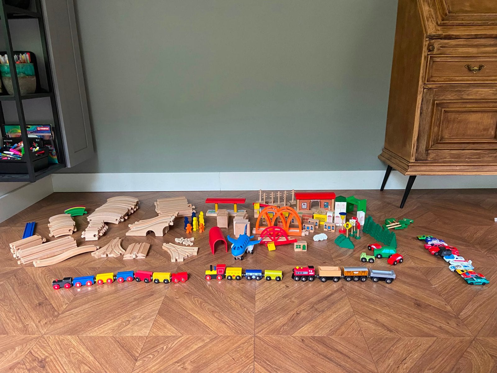 Grote houten treinbaan set: 95 spoor, 3 treinen, 75+ attribu, Ophalen, Gebruikt