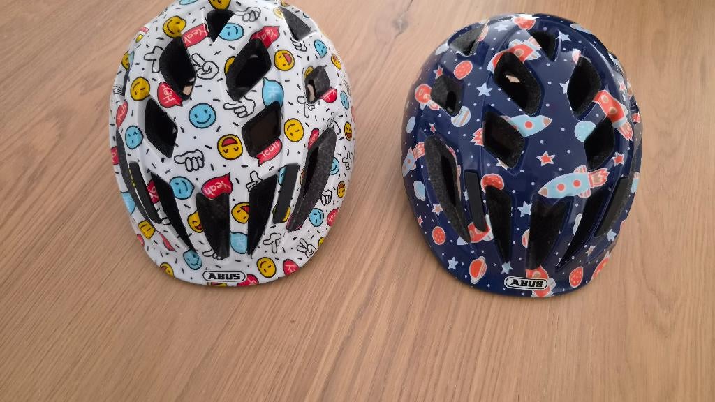 Abus helm 2x, Fietsen en Brommers, Fietsaccessoires | Fietshelmen, Gebruikt, Jongen of Meisje, Abus, Ophalen