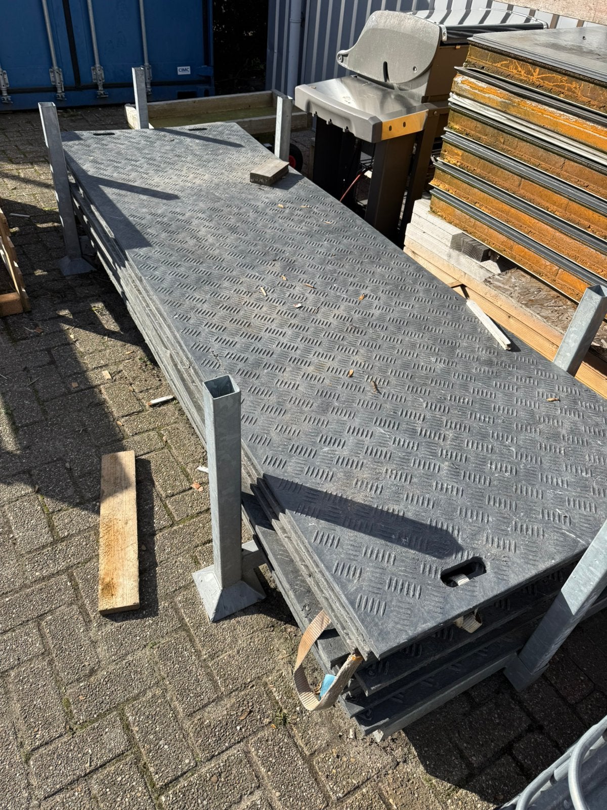 20x kunststof rijplaten 300x100x2 cm + zwaar stapelrek, Ophalen