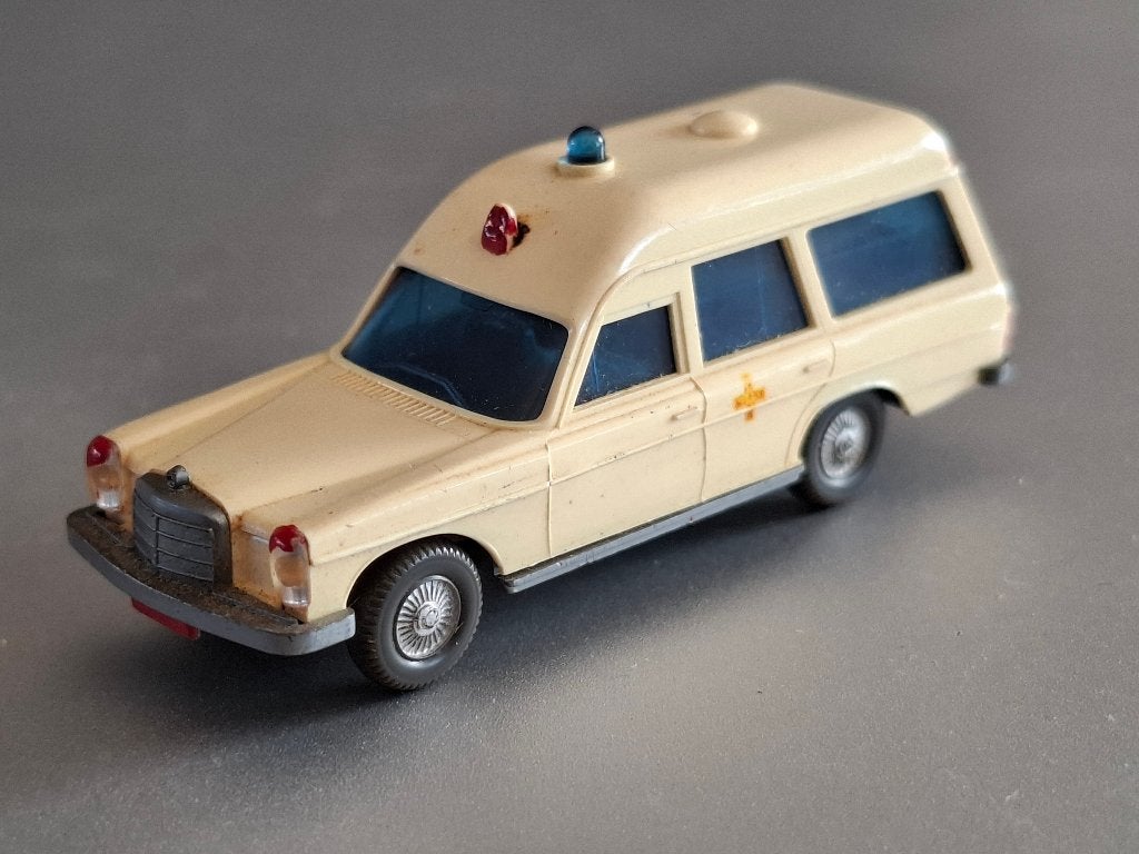 1:87 ambulance Mercedes 200 Wiking € 2, Verzenden, Gebruikt, Auto, Wiking
