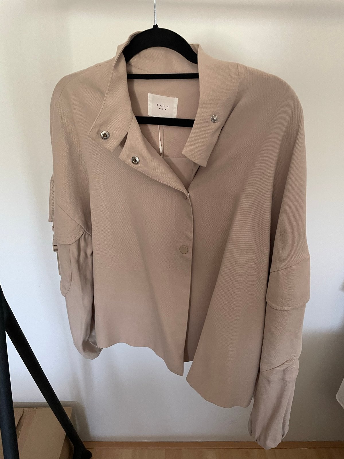Yaya jasje nieuw beige maat 38, Ophalen of Verzenden, Nieuw, Maat 38/40 (M), Beige