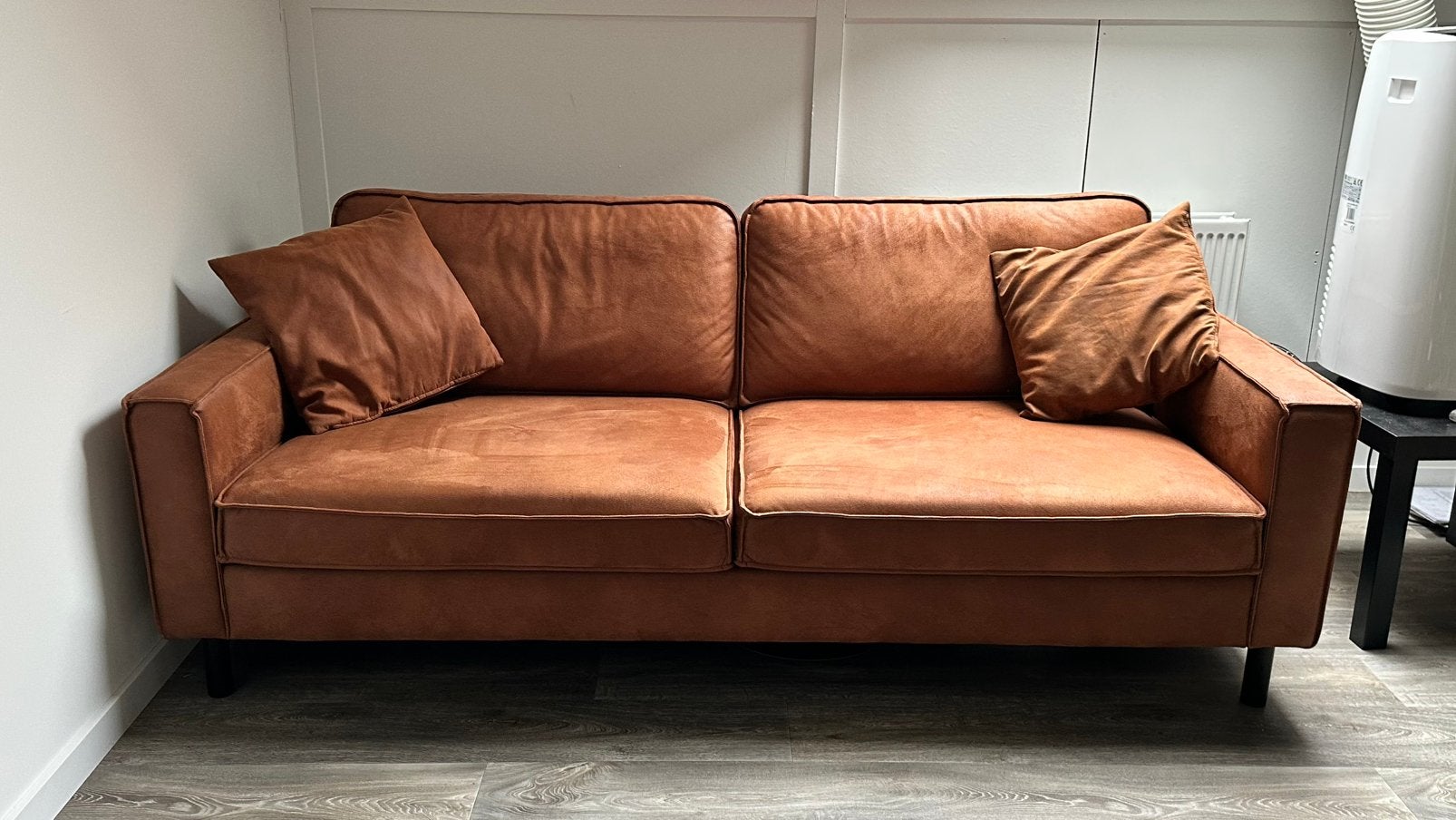 Cognac kleurige 2,5-zitsbank, Ophalen, Driepersoons, 75 tot 100 cm, Zo goed als nieuw