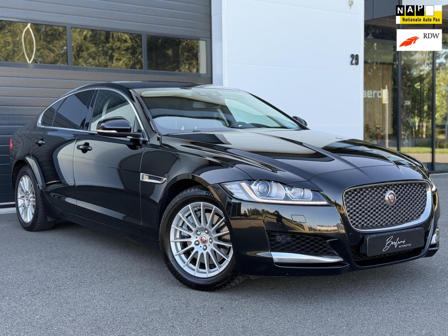 Jaguar XF 2.0 Portfolio Org NL|Carplay|Leder|Goed onderhoud!, Auto's, Automaat, Gebruikt, 4 cilinders, Zwart