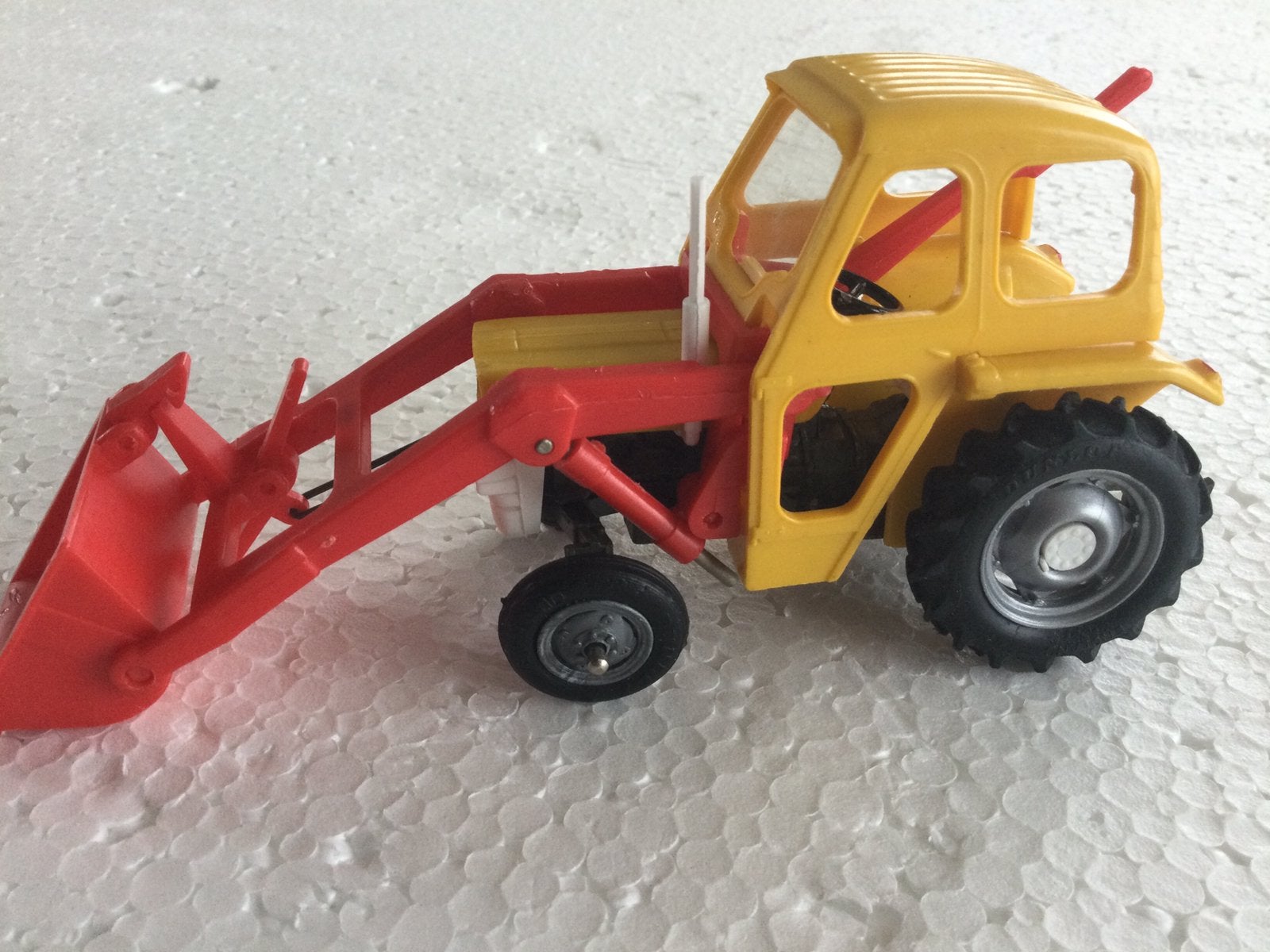 Britains massey ferguson 135 frontlader mooie staat., Ophalen of Verzenden, Gebruikt, Tractor of Landbouw, Britains