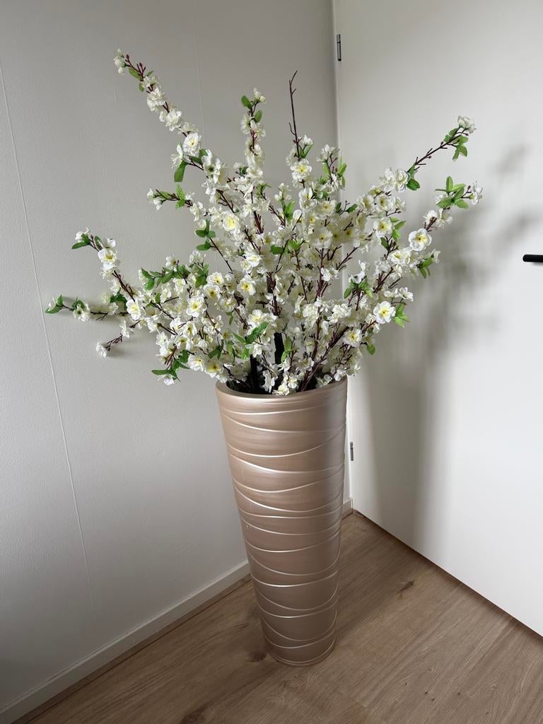Grote vaas met bloesem, Huis en Inrichting, Woonaccessoires | Vazen, Ophalen, Gebruikt, Overige kleuren, Kunststof