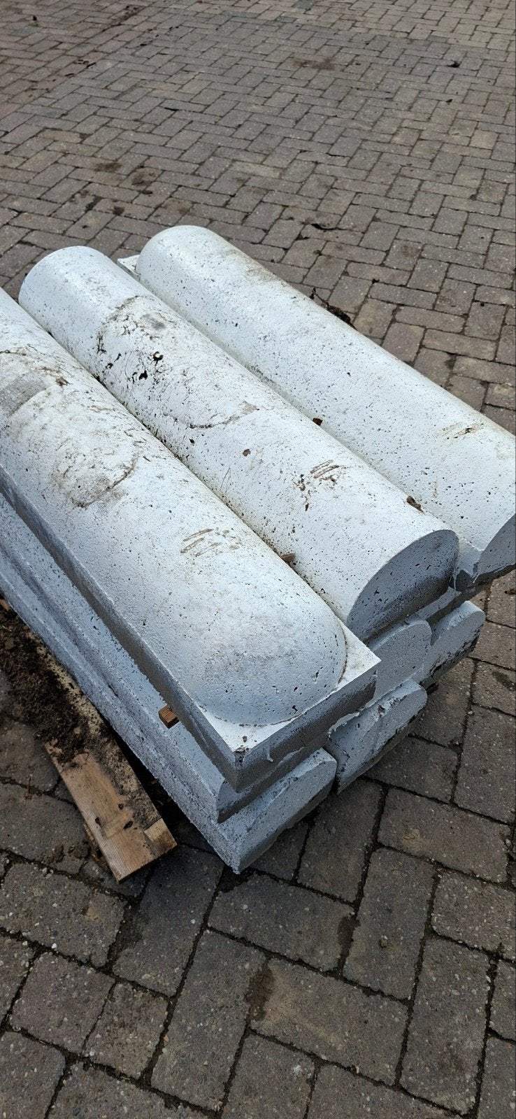Nieuwe witte betonnen varkensruggen/stootbanden (9 stuks), Ophalen of Verzenden, Nieuw