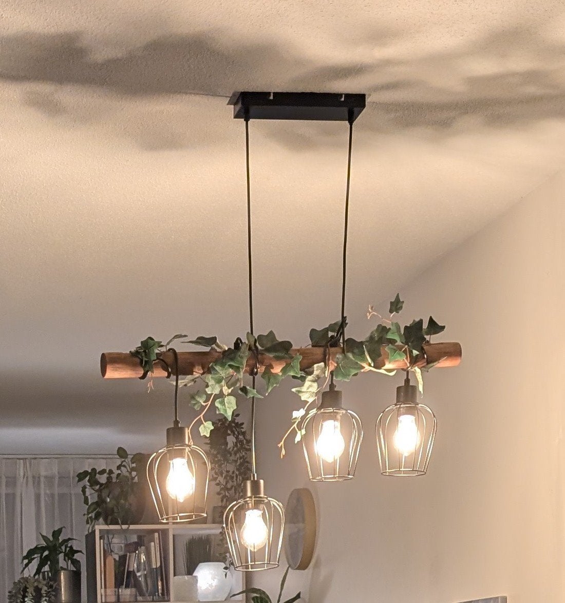 Hanglamp met 4 lichtpunten (zwart) aan houten balk, Ophalen, Gebruikt, Industrieel, E27 (groot)
