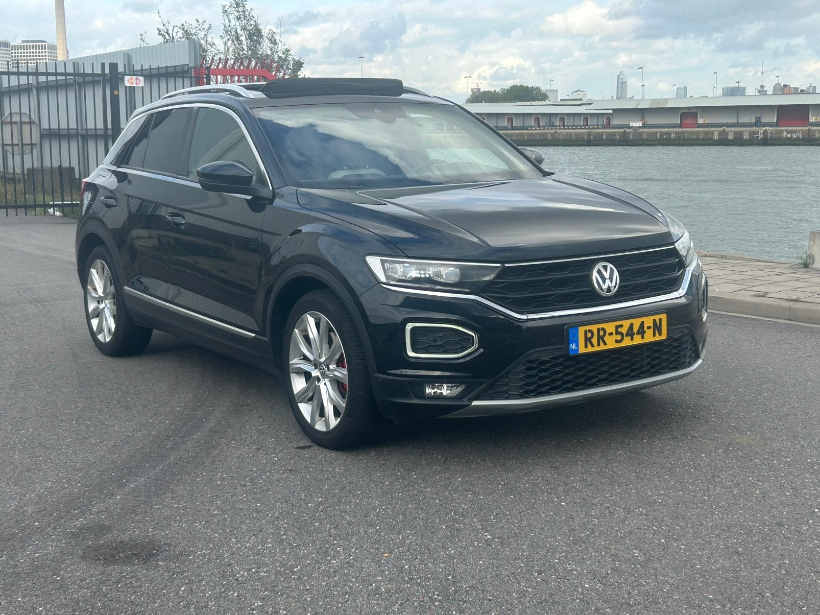 Volkswagen T-Roc 2.0 TSI 190pk 4Motion 7-DSG 2018 Zwart, Auto's, Volkswagen, Automaat, 15 km/l, 1984 cc, Leder en Stof