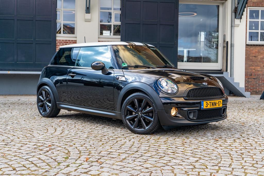 Mini Cooper S 2014 Zwart | JCW | CARPLAY | CARBON | NETJES!, Auto's, 4 cilinders, 4 stoelen, Handgeschakeld, 1125 kg