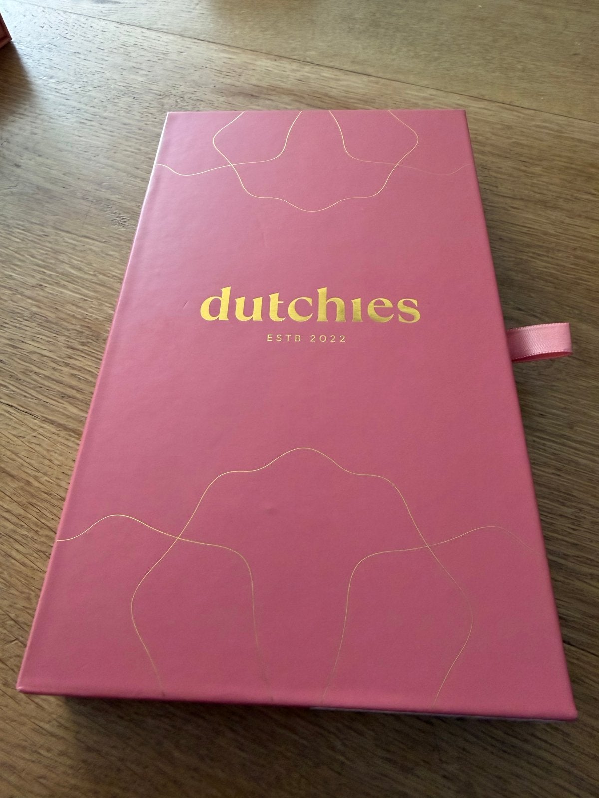 Dutchies iPhone 16 Pro Hoesje - Leo Holografisch, Telecommunicatie, Kunststof, IPhone 16 Pro, Dutchies, Hoesje of Tasje