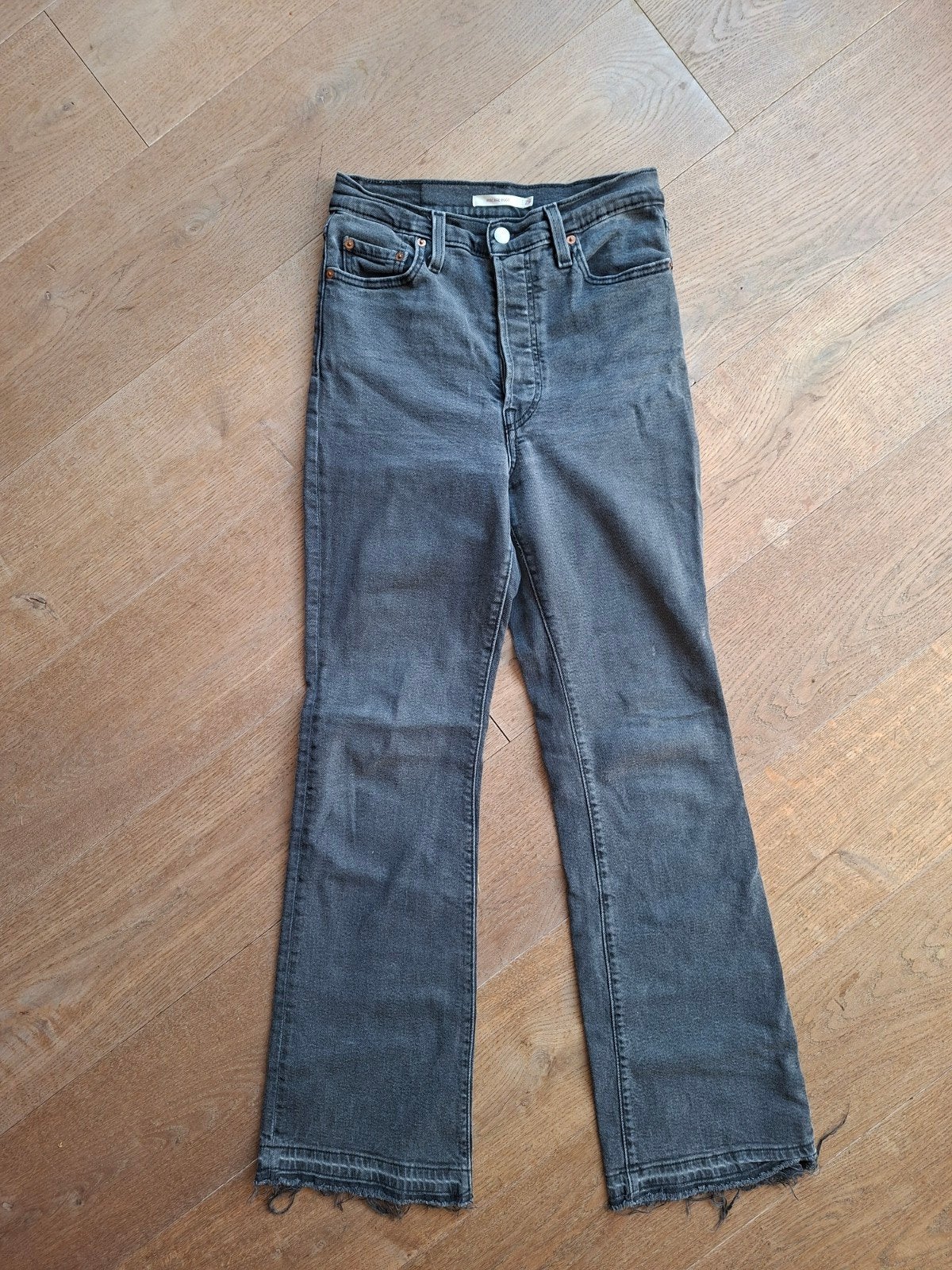 Levi's Ribcage Boot 29, Kleding | Dames, Spijkerbroeken en Jeans, Zwart, Ophalen of Verzenden, Zo goed als nieuw, W28 - W29 (confectie 36)