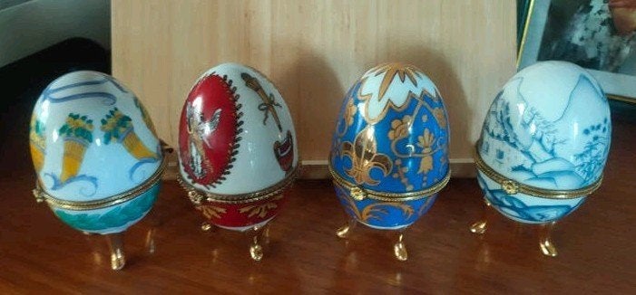Set van 4 porseleinen Fabergé-stijl eieren, Antiek en Kunst, Antiek | Porselein, Ophalen of Verzenden