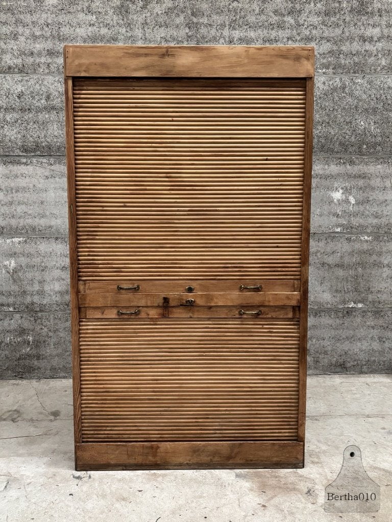 Antieke rolkast politiebureau Dresden originele details, Huis en Inrichting, Kasten | Roldeurkasten en Archiefkasten, Antiek, 100 tot 150 cm