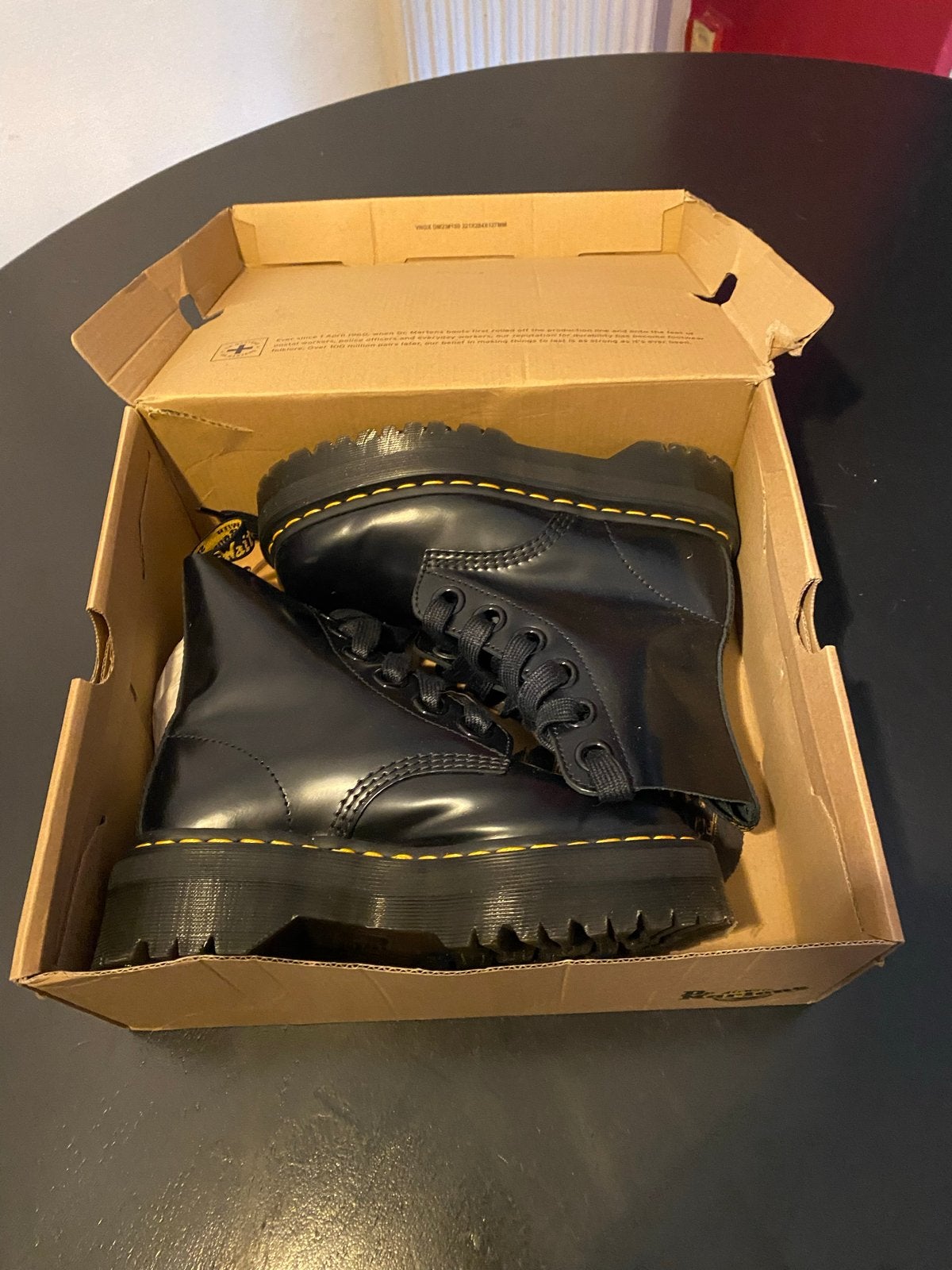 Dr. Martens laarzen maat 38 met bijpassende tas, Ophalen of Verzenden, Zo goed als nieuw, Zwart, Lage of Enkellaarzen