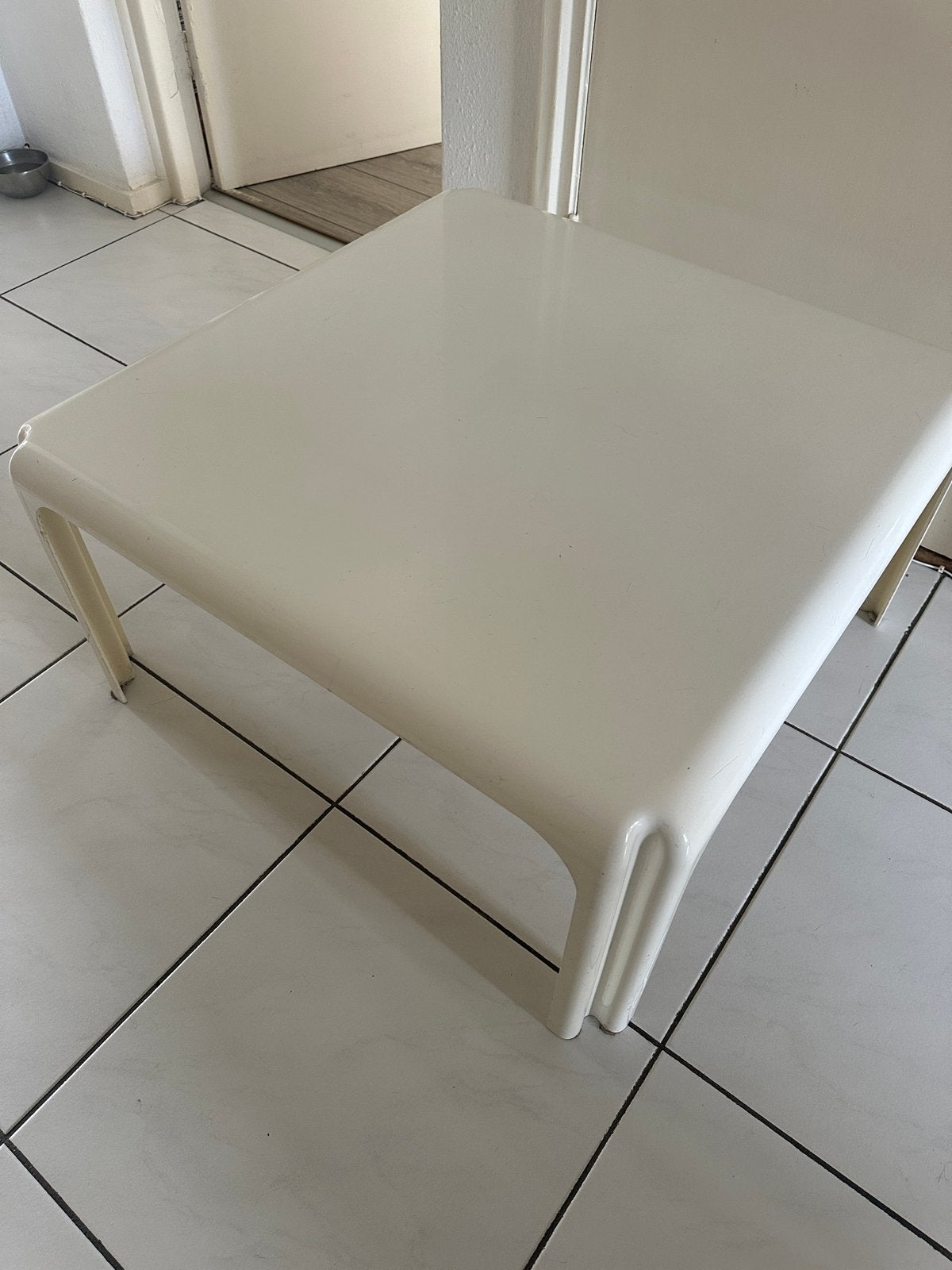 Vintage Artemide Arcadia 80 Salontafel Vico Magistretti, Ophalen, Kunststof, Gebruikt, Vierkant