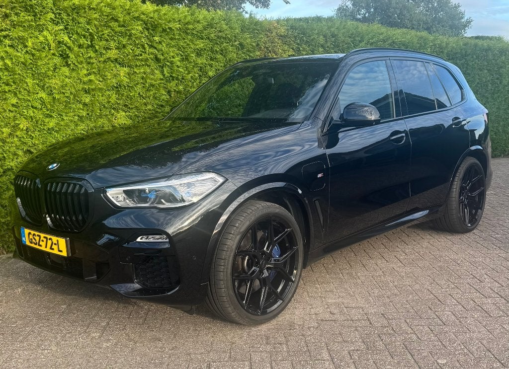 BMW X5 Xdrive45e High ex. | Msport | massage | B&O | 4-wiel, Dealer onderhouden, 397 pk, Parkeerassistent, Zwart