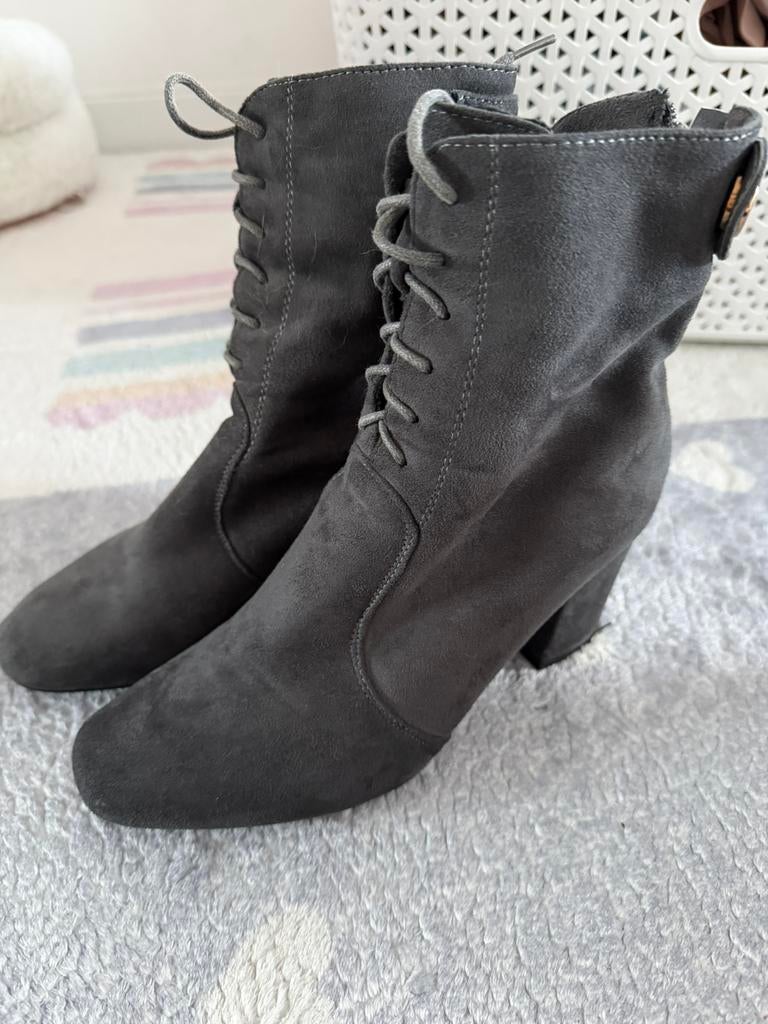 Halfhoge laarzen suede donkergrijs, Kleding | Dames, Schoenen, Ophalen of Verzenden, Grijs