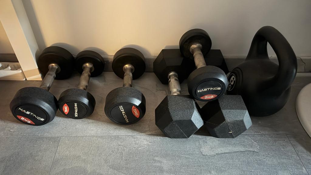 3x set gewichten + bench + kettlebell, Ophalen, Zo goed als nieuw, Fitnessbank