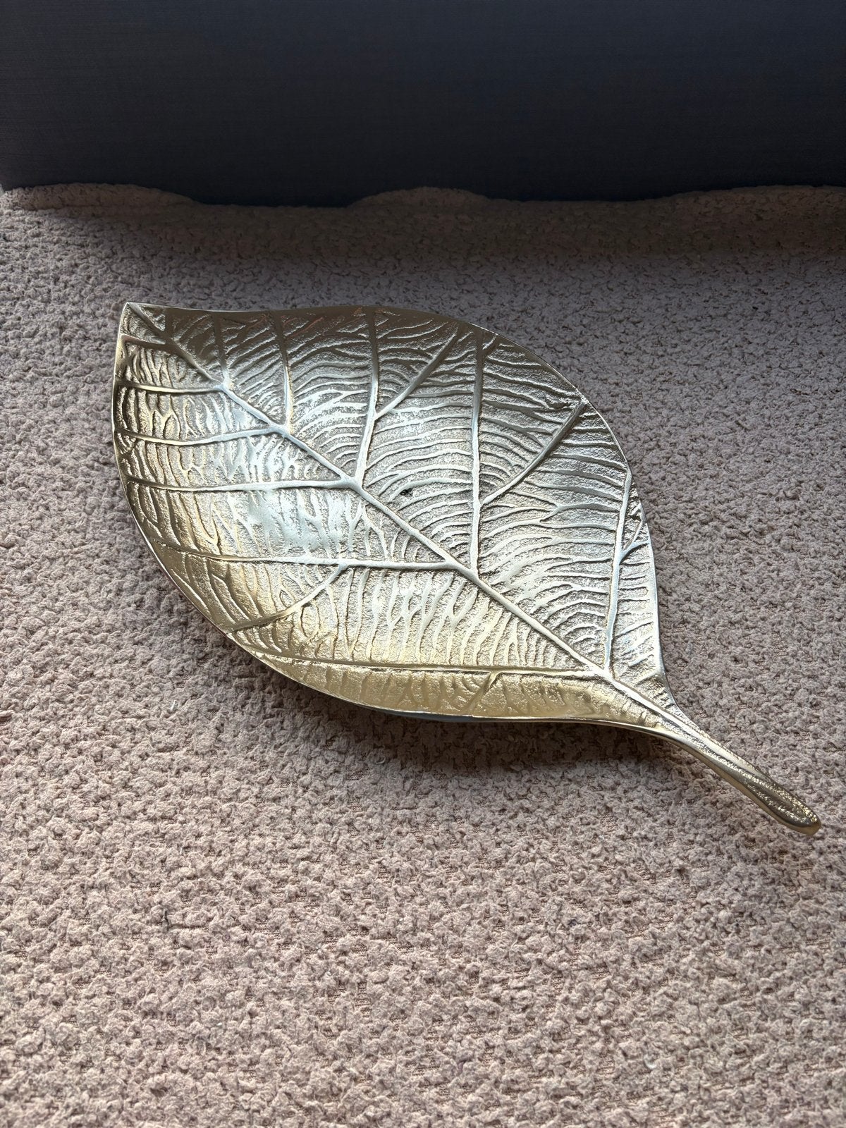 Gouden Bladvormige Decoratieve Schaal 44x23cm, Gebruikt, Schaal, Ophalen of Verzenden, Metaal