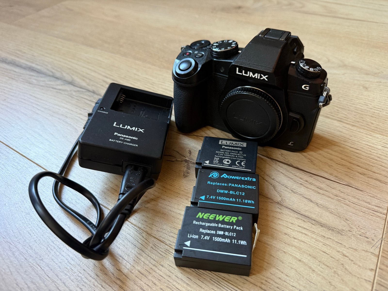 2 van 2 Panasonic Lumix dmc G80 + 3 accu's en oplader, Panasonic, Kantelbaar/draaibaar scherm, Ophalen of Verzenden, Zo goed als nieuw