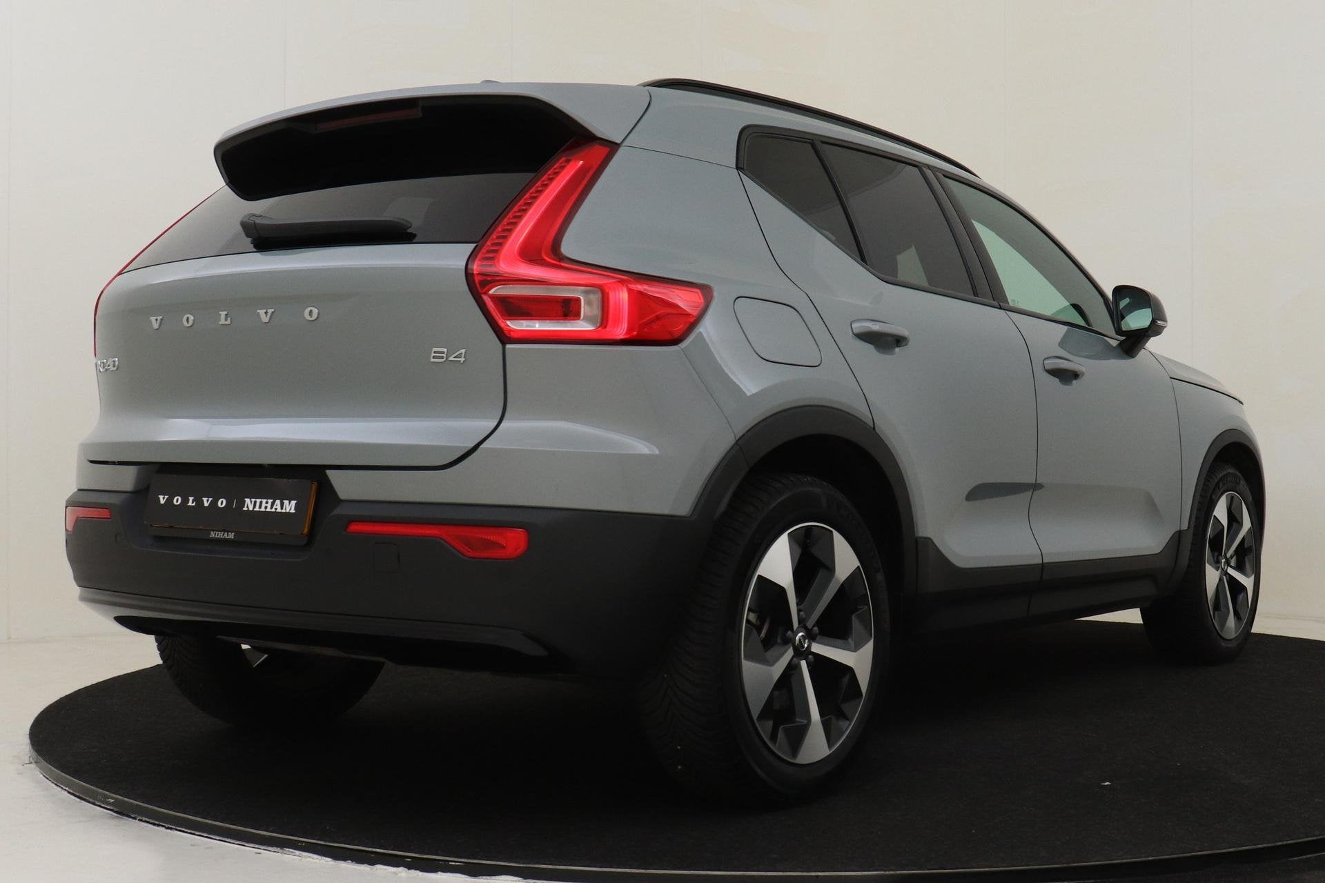 Volvo XC40 B4 (M-HYBRID) PLUS DARK -PANO.DAK|HARMAN/KARDON|C, Auto's, 12 maanden, Gebruikt, Euro 6, 4 cilinders