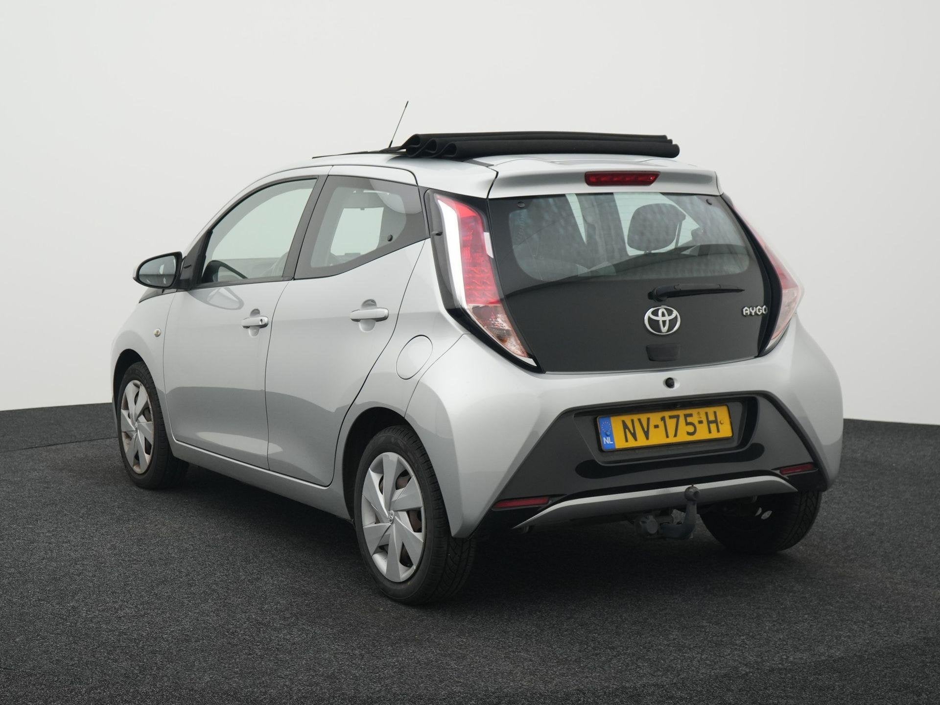 Toyota Aygo 1.0 VVT-i x-wave SCHUIFDAK | ACHTERUITRIJCAMERA, Voorwielaandrijving, 12 maanden, Stof, Gebruikt