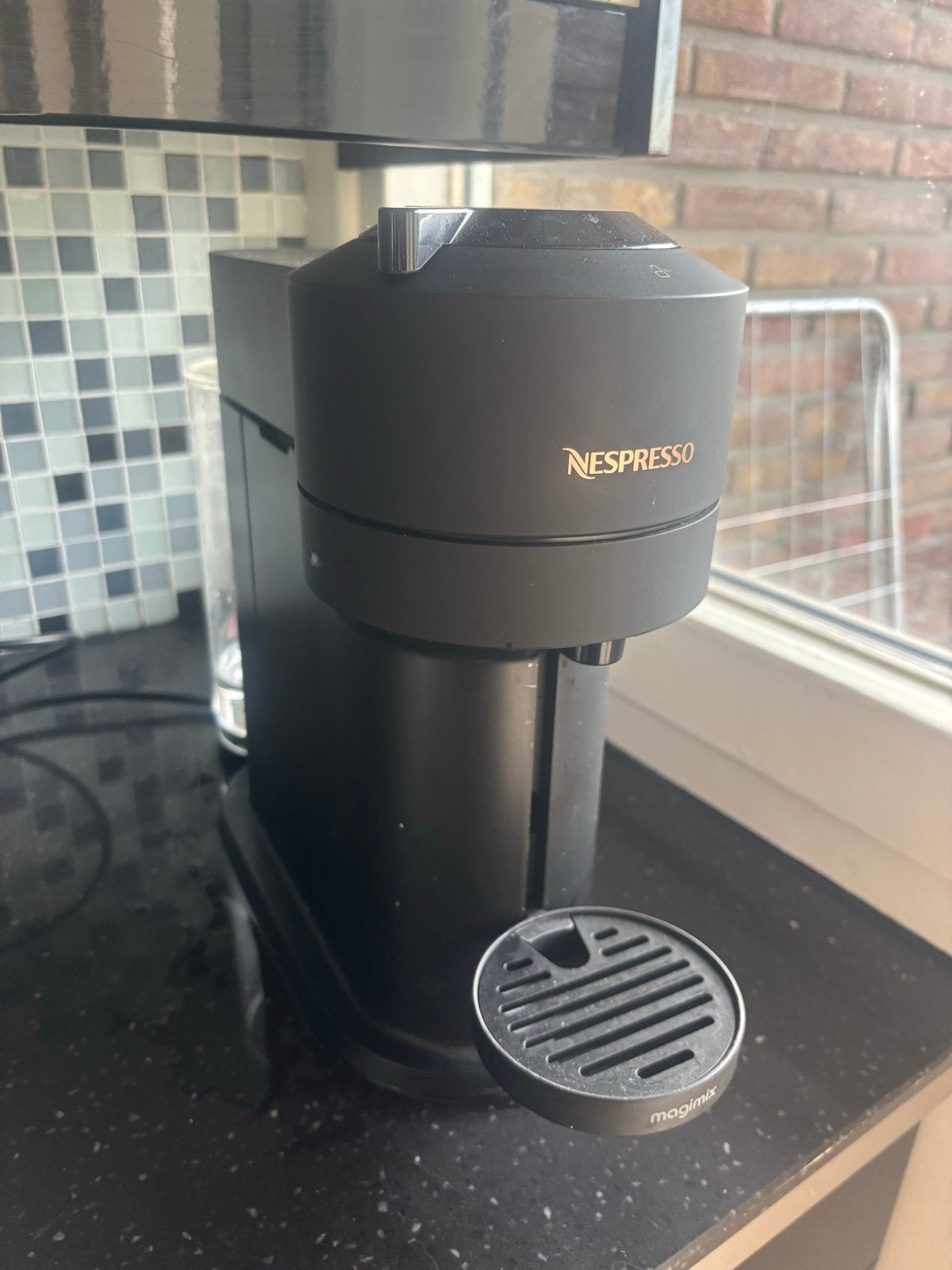 Nespresso Vertuo Next koffiemachine, Witgoed en Apparatuur, Ophalen, Koffiemachine, Zo goed als nieuw, 1 kopje