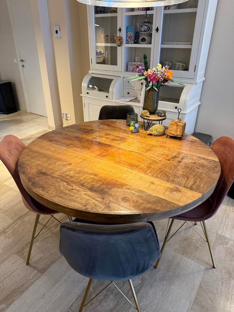 Set van 4 moderne eetkamerstoelen met goude poten, Huis en Inrichting, Stoelen, Ophalen, Overige kleuren, Zo goed als nieuw, Vier