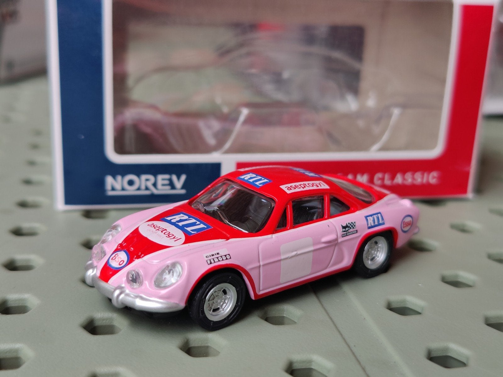Norev Alpine A110 ROOD ROZE, Ophalen