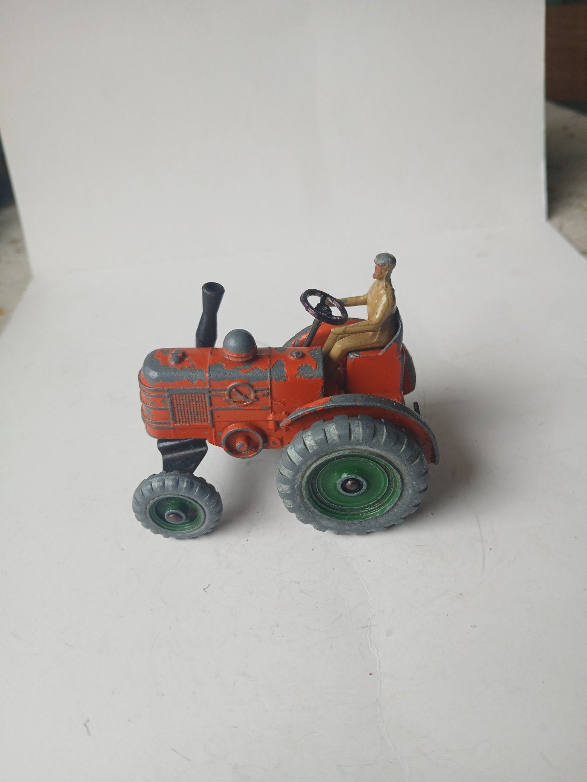 Field Marshall tractor.  Dinky toys, Ophalen of Verzenden, Gebruikt, Tractor of Landbouw, Dinky Toys