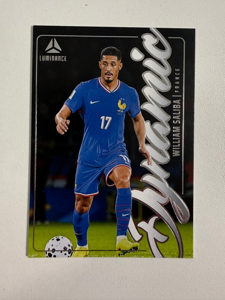 2 William Saliba Dynamic Luminance France 2026, Ophalen of Verzenden, Nieuw, Buitenlandse clubs, Poster, Plaatje of Sticker