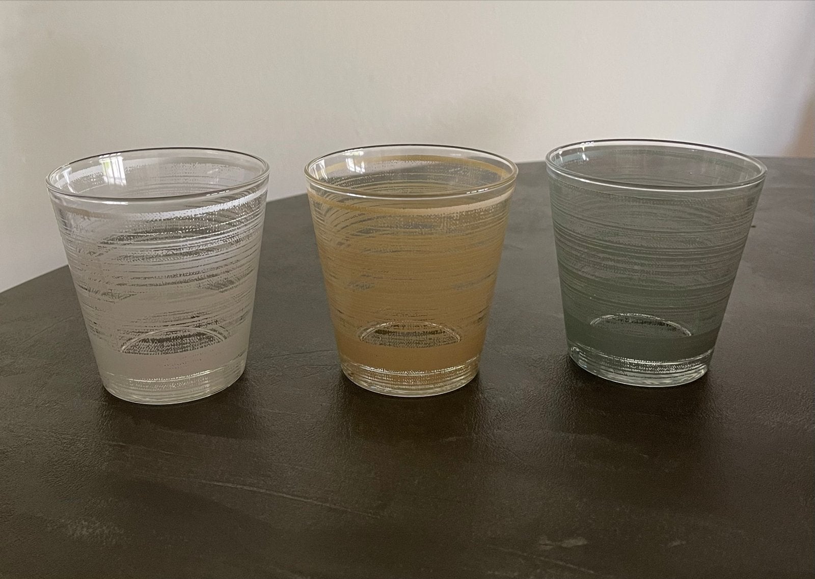 3 Cerve glazen, 9 cm hoog, diverse kleuren, Glas, Ophalen of Verzenden, Zo goed als nieuw, Meerkleurig