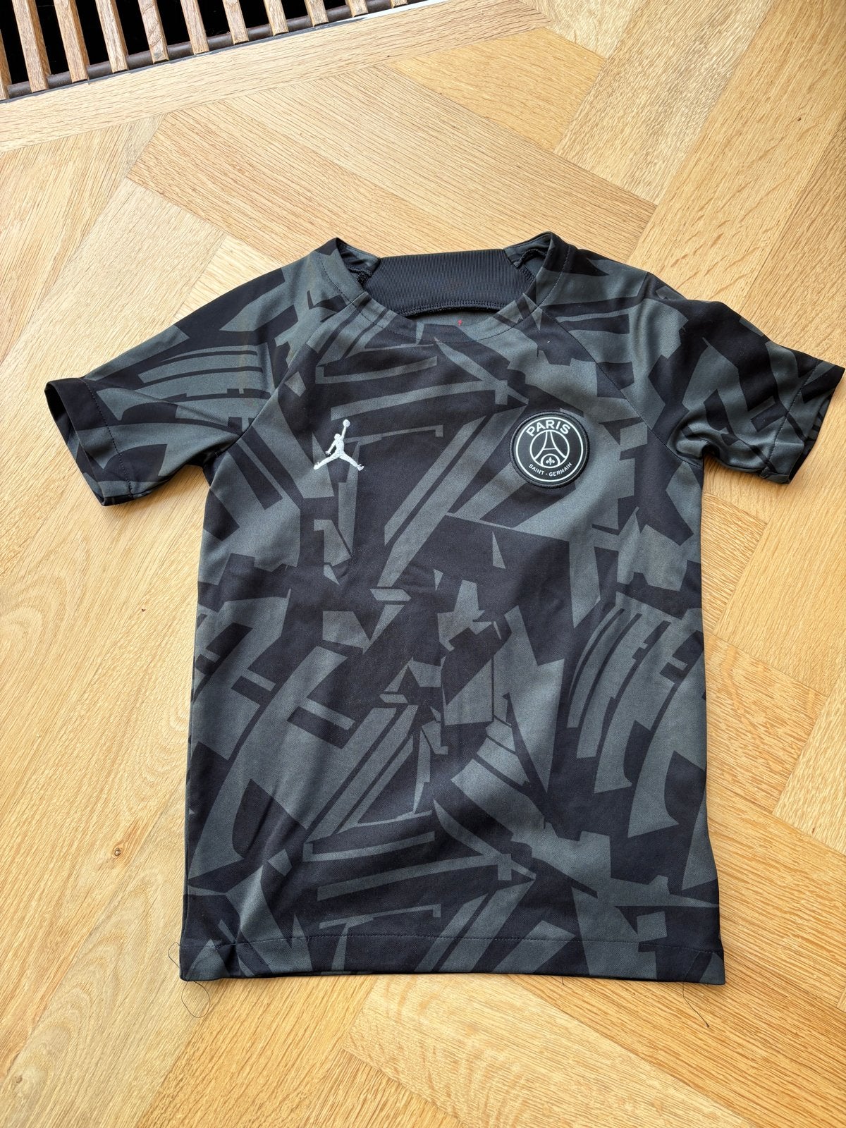 PSG Jordan Trainingsshirt Maat 128-137 cm, Ophalen of Verzenden, Zo goed als nieuw, Jongen of Meisje