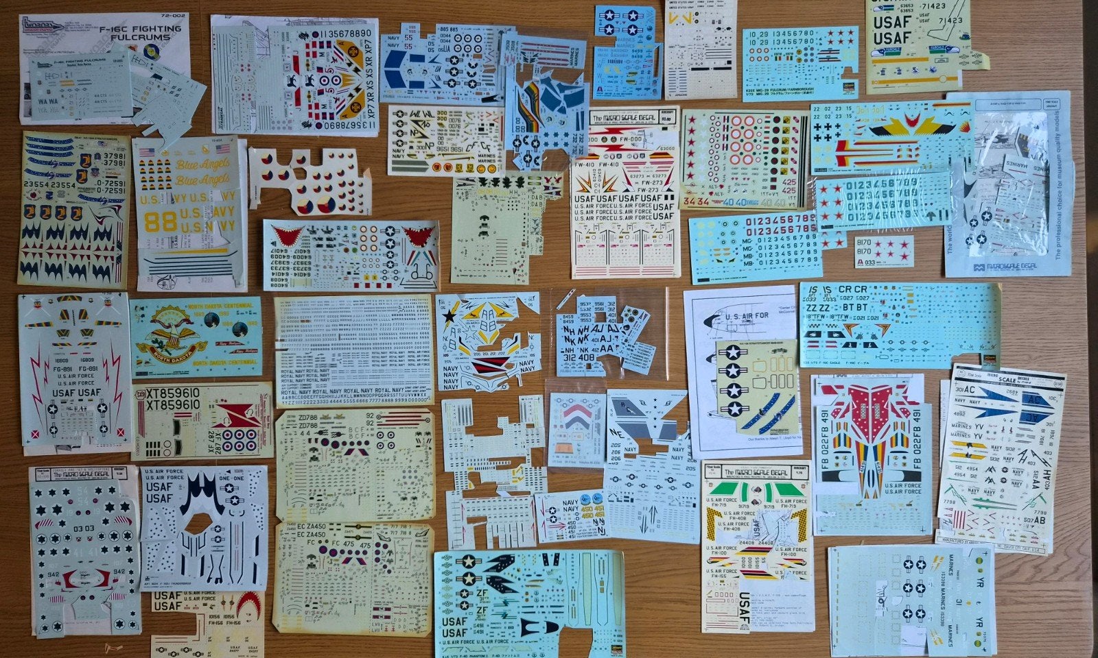 Verzameling (jet) decals in schaal 1:72, Overige merken, 1:72 tot 1:144, Gebruikt, NB